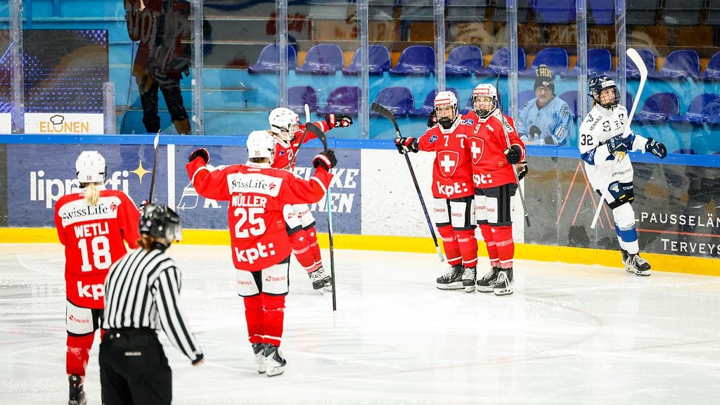 Sveitsistä tuli ensimmäinen Suomen naiset tällä kaudella voittanut joukkue.