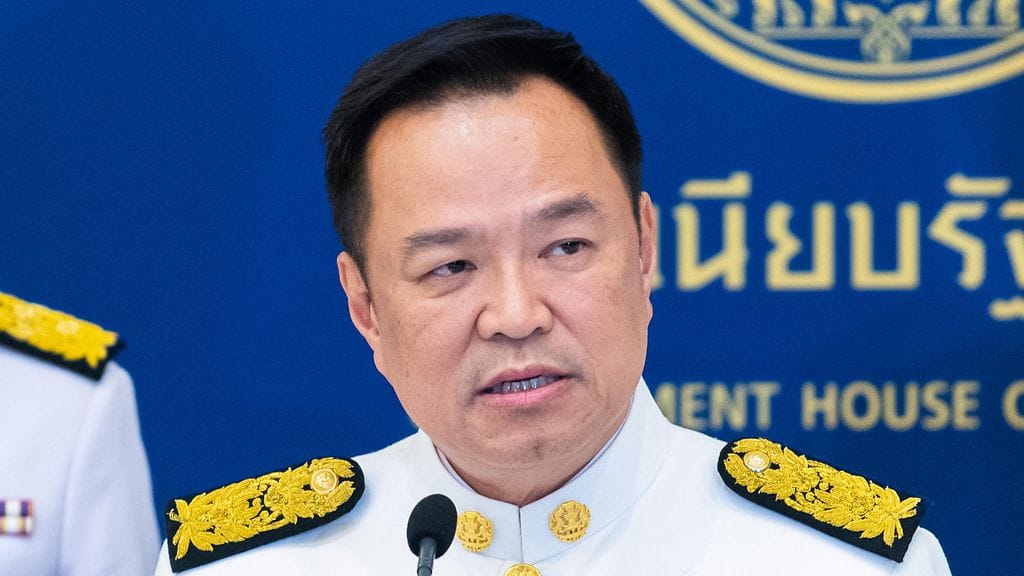 Tahaimaan pääministeri Anutin Charnvirakul hajorri parlamentin.