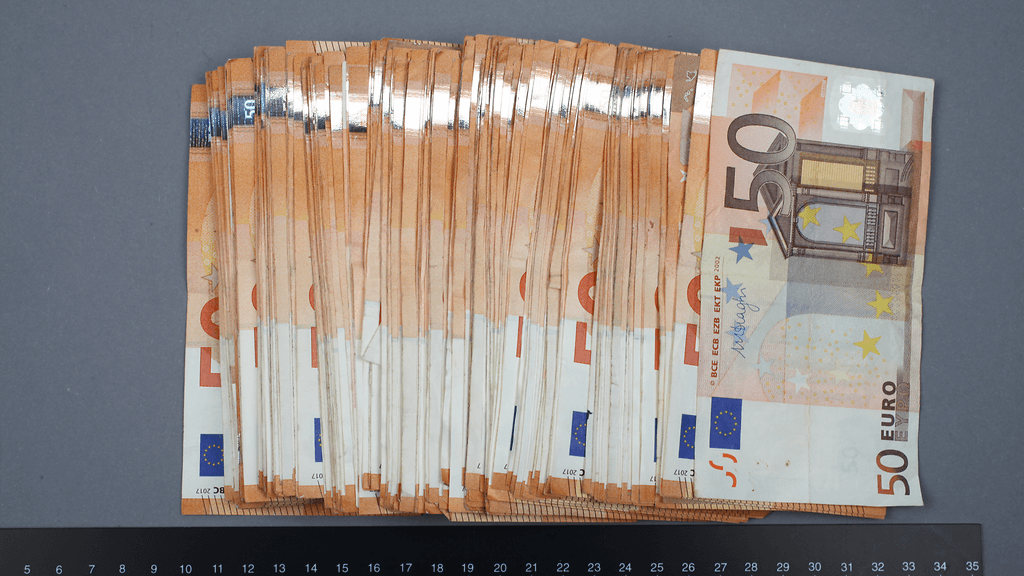 Poliisi jere karalahti huumeet rahat