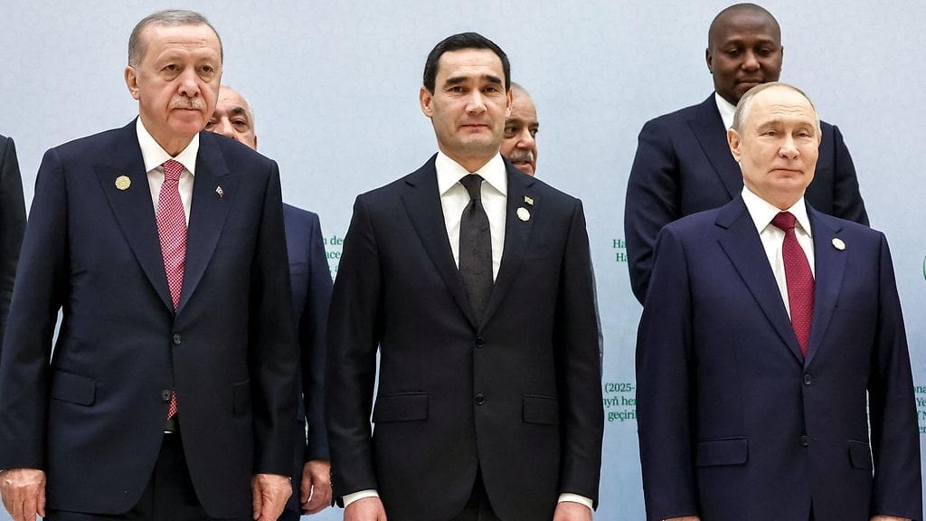 12. joulukuuta päivätyssä kuvassa Turkin presidentti Recep Tayyip Erdogan, Turkmenistanin presidentti Serdar Berdymukhamedov ja Venäjän presidentti Vladimir Putin. Kuva on Venäjän valtiollisen uutistoimiston välittämä. Lehtikuvalla ei ole ollut mahdollisuutta todentaa kuvaustilanteen aitoutta tai riippumattomuutta.