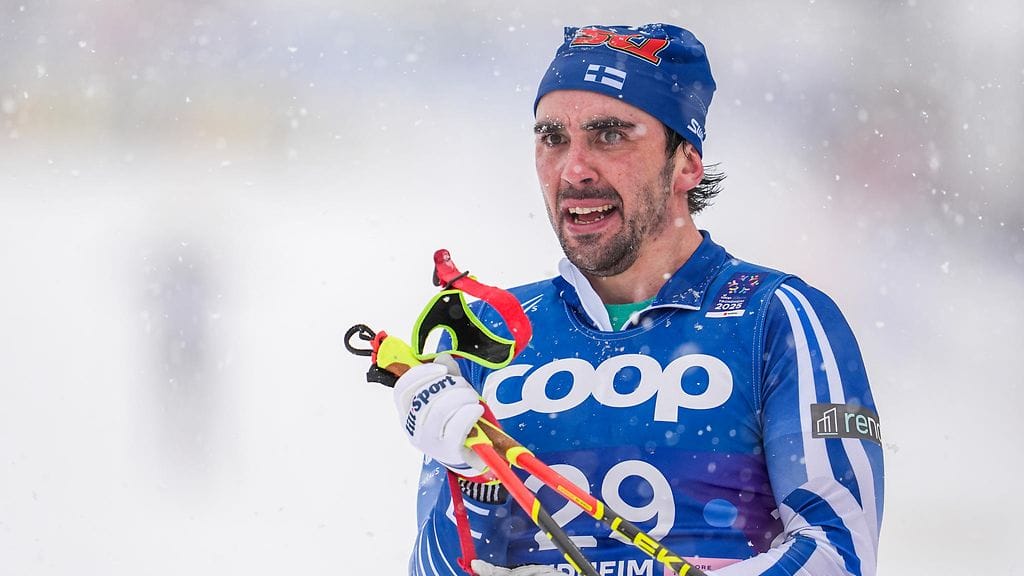 Ristomatti Hakola karsiutui Emil Liekarin kanssa parisprintissä.