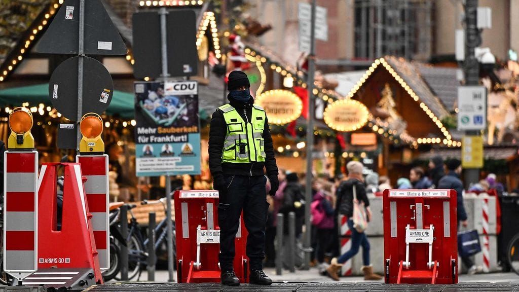 Kuvituskuva joulumarkkinoilta Frankfurt am Mainin keskustassa Länsi-Saksassa 4. joulukuuta 2025.