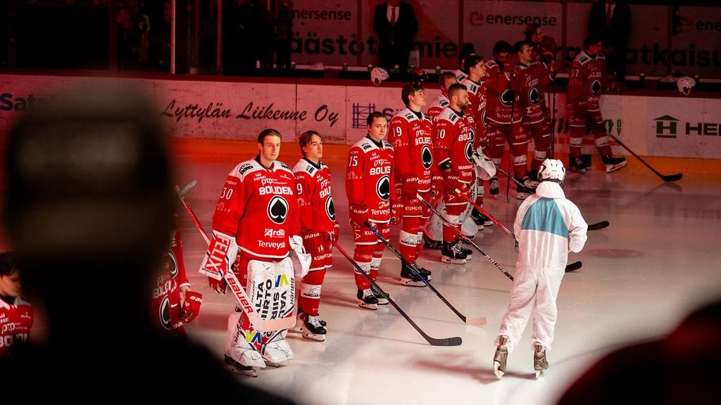 Ässät pelaa huonosti.