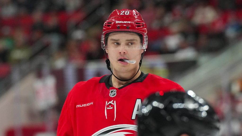 Carolina Hurricanesin Sebastian Aho ei ole hetkeen tehopisteitä kirjauttanut.