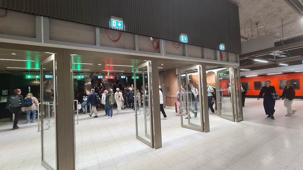 Metro liikkuu maanantaiaamuna harvennetuin vuorovälein. Kuvituskuva.