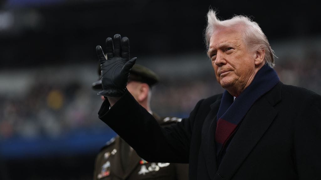 Donald Trump hämmensi Army–Navy-matsissa.