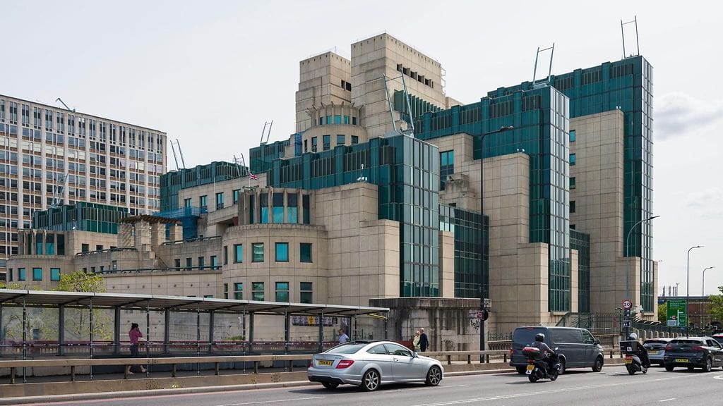 Britannian ulkomaan tiedustelupalvelun MI6-päämaja Lontoossa.