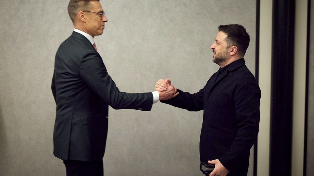 Alexander Stubb ja Volodymyr Zelenskyi osallistuivat myös Euroopan johtajien yhteiseen kokoukseen Ukraina-asioista. Arkistokuva.