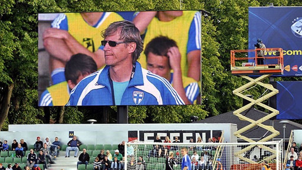 Markku Kanerva Örjans Vall -stadionin valotaululla.Kuva: Jussi Nukari/LEHTIKUVA.