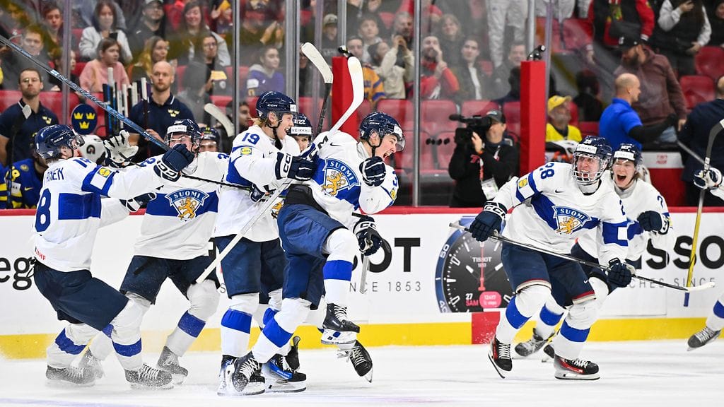 Nuoret Leijonat arkistokuvassa.