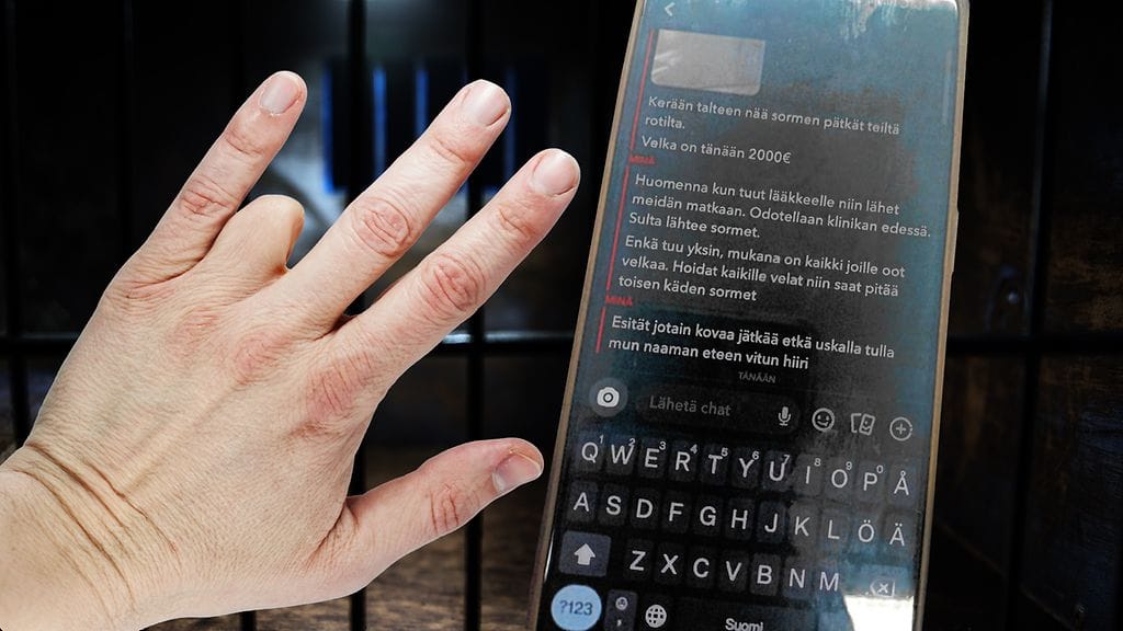 Miehet lähettivät sormen kuvaa eteenpäin uhkaillakseen muita maksamaan velkoja. Kuvan käsi kuvituskuva.