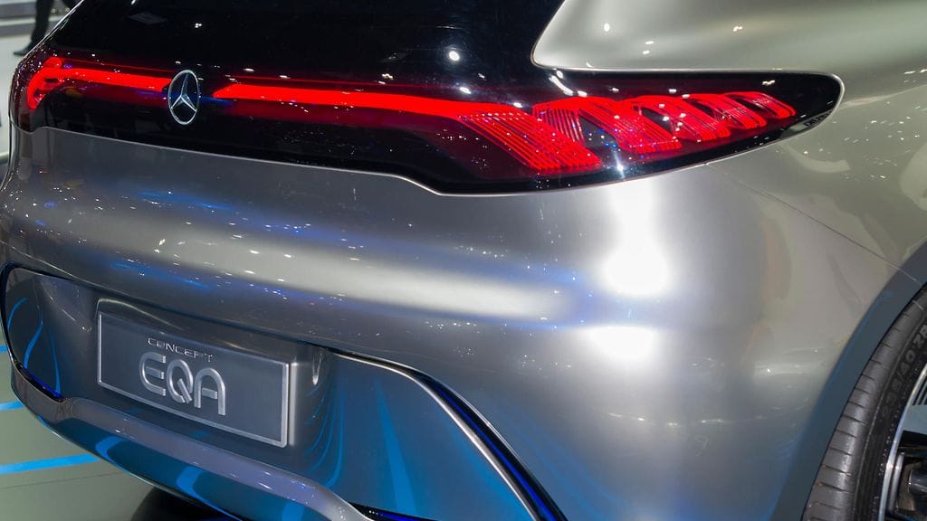 Mercedes-Benzin sähköauton rikkoutuessa myyjän ja kuluttajan välille tuli riitaa korjauskustannuksista. Kuvituskuva.