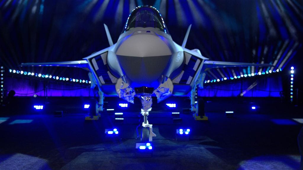 Suomi on entistä isompi osa lännen puolustusta hävittäjäkaupan myötä.