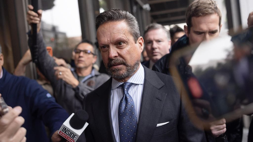 Asianajaja Alan Jackson saapui oikeustalolle Los Angelesissa 17. joulukuuta 2025. Hän edustaa vanhempiensa Rob Reinerin ja Michele Singerin murhista syytettyä Nick Reineriä.