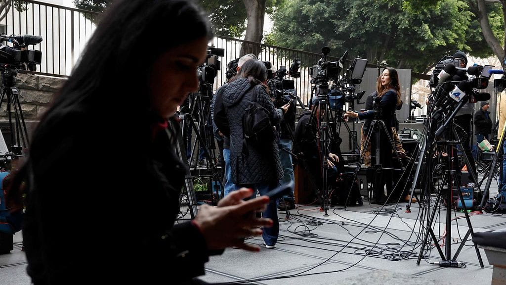 Mediaa kerääntyi sankoin joukoin Los Angelesin korkeimman oikeuden ulkopuolelle keskiviikkona.