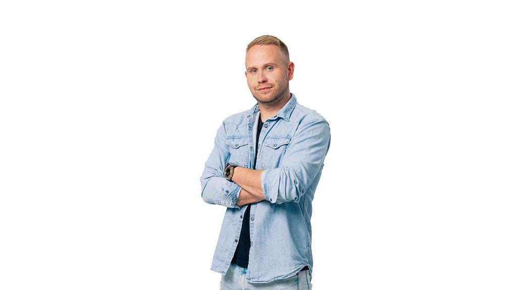 Läheisyyttä jo ensimmäisenä yönä! Kolmiodraama-Tomi ja Carolina valitsivat yhteisen sängyn