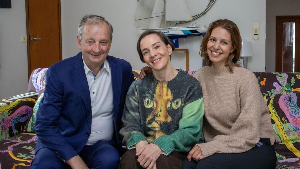 yokylassa_maria_veitola_S10_EPS3_hjallis_harkimo_jasmine_pajari_maria_veitola_01