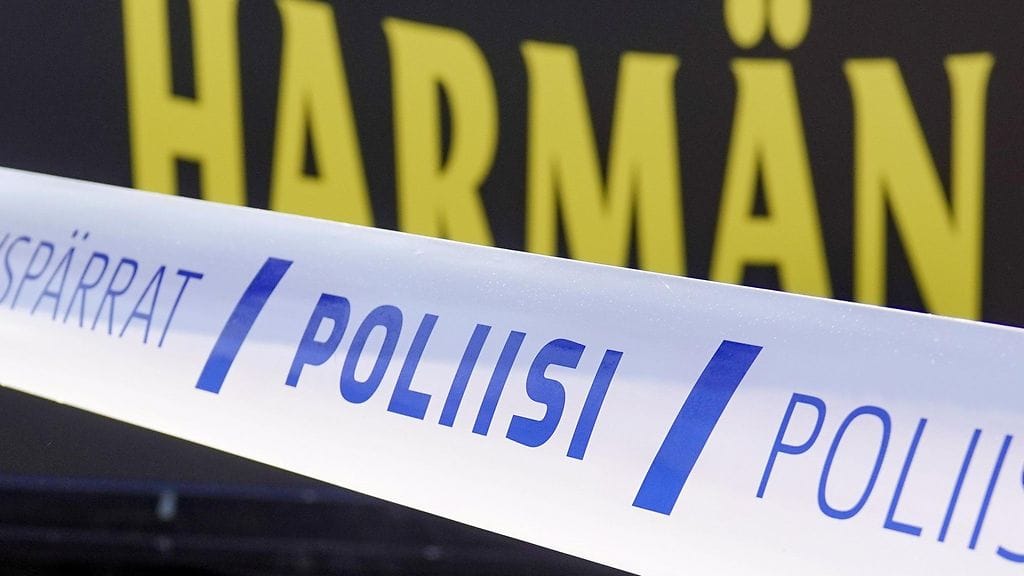 Poliisin eristysnauhaa Härmän Häjy -ravintolan edustalla Seinäjoella 28. heinäkuuta 2024.