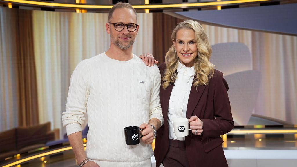 Kuvassa Huomenta Suomen juontajina toimivat Lorenz Backman ja Joanna Kuvaja.