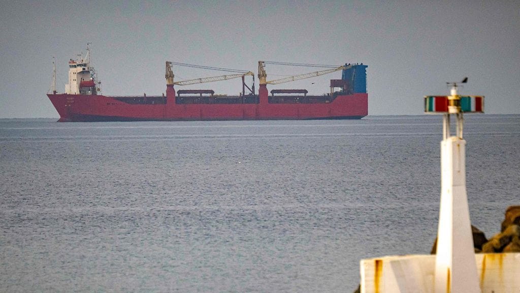 Venäläinen Adler-rahtialus sai luvan poistua Ruotsin vesiltä