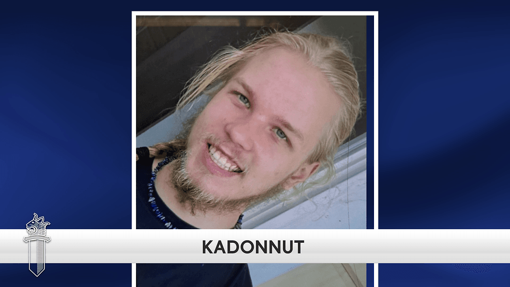 Poliisin mukaan kadonnut on 185 cm pitkä, hänellä on pitkät, vaaleat, todennäköisesti letitetyt hiukset ja parta sekä viikset.