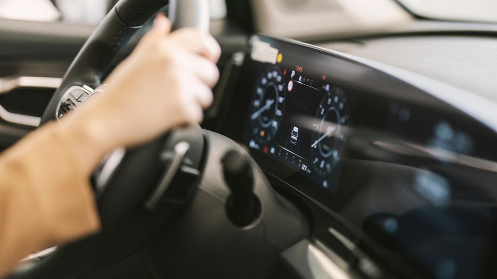 Auton turvatekniikkaa kannattaa hyödyntää. Kuvituskuva.