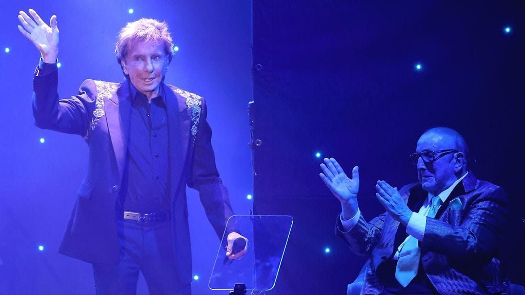 Rakastettu muusikko Barry Manilow siirtää tammikuun keikkansa.