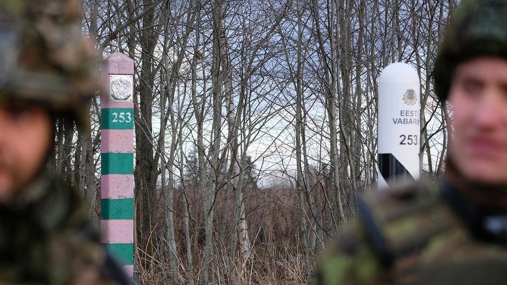Virolaisia sotilaita Viron ja Venäjän välisellä rajalla marraskuussa 2021. Kuvituskuva.