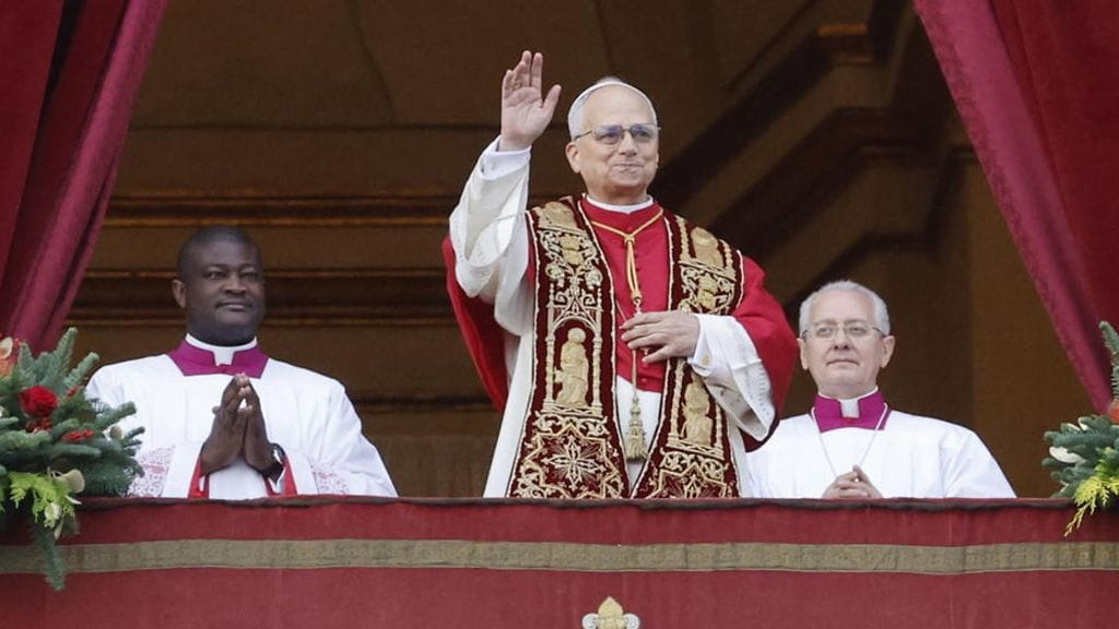 Paavi pitää urbi et orbi -puheensa kahdesti vuodessa, pääsiäisenä ja jouluisin.