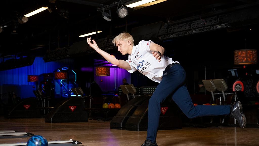 Väänäsellä on ollut marraskuun lopussa hellinneen miesten maailmanmestaruuden jälkeen vientiä. Viimeksi kotikaupunki Joensuu järjesti kultapojalleen juhlat pari viikkoa sitten.