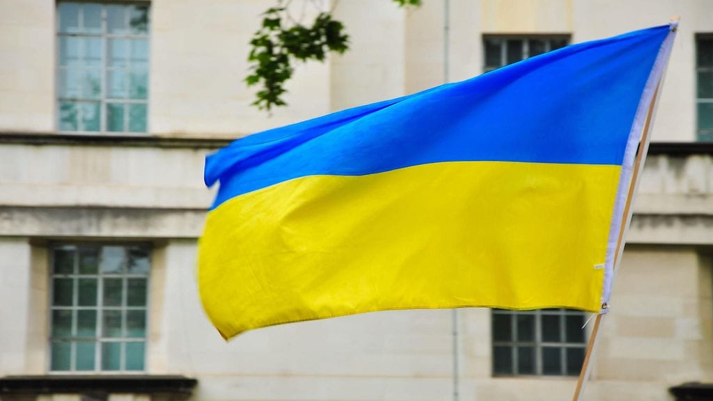 Kuvituskuvassa Ukrainan lippu.