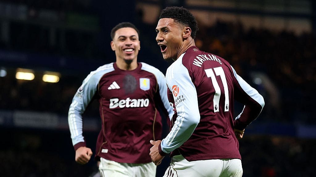 Aston Villa uhmaa haastaa Arsenalin ja Manchester Cityn Valioliigan mestaruustaistossa.