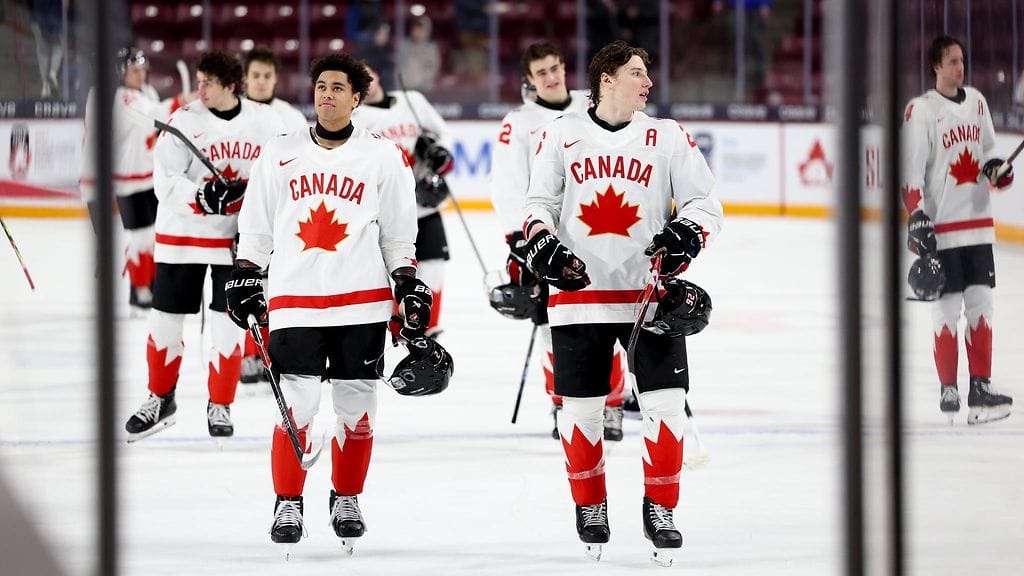 Kanadan nuorten jääkiekkomaajoukkueen toiminta saa runsaasti kritiikkiä.