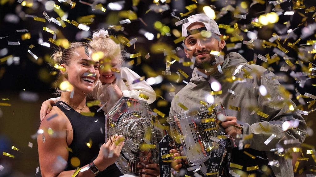 Aryna Sabalenka ja Nick Kyrgios iloitsivat "sukupuolten taistelun" jälkeen.