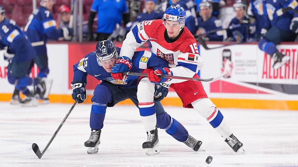 Joona Saarelainen kamppaili maanantaina Tshekkiä vastaan.