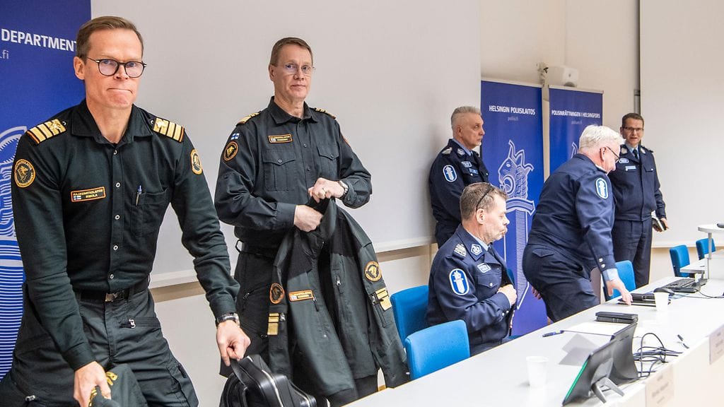 LK 31.12.2025 Viranomaiset kertoivat tiedotustilaisuudessa Suomenlahden kaapelirikosta.