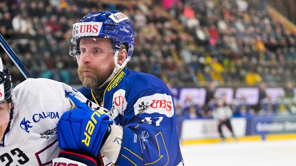 Leo Komarov pääsi juhlimaan.