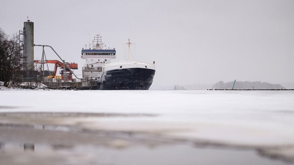 Firburg-alus poistuu Kantvikin satamasta 12. tammikuuta. Kuva otettu 2. tammikuuta