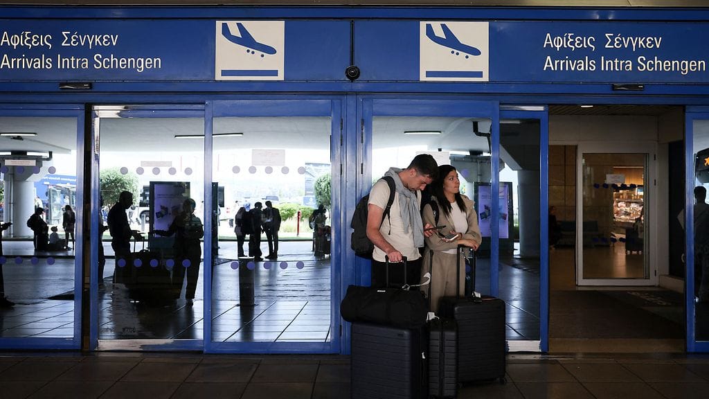 Signaaliongelma on ajanut Kreikan lentoliikenteen alas. Arkistokuva Ateenan lentokentältä.