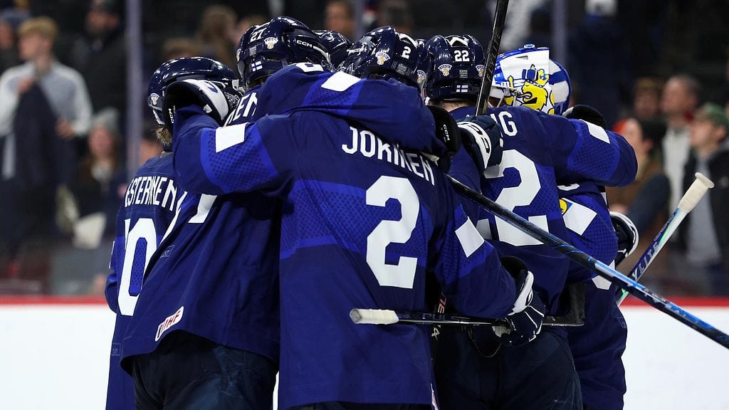 Suomi kohtaa Ruotsin nuorten MM-kisojen välierässä.