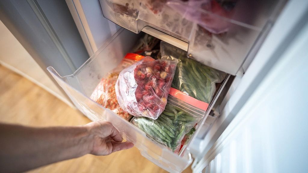 Pakkaskelillä kannattaa harkita pakastimen sulatusta.