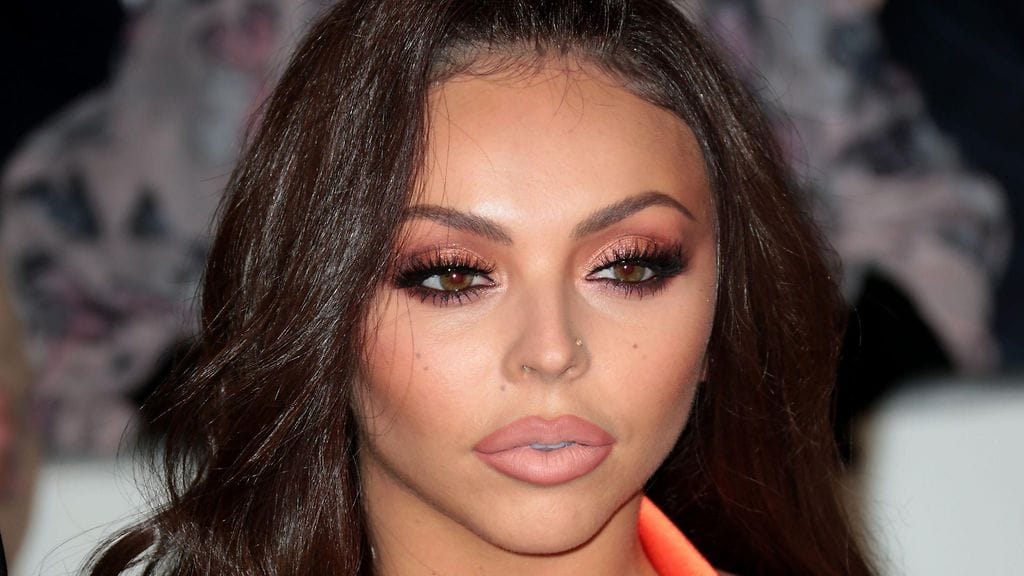 Brittilaulaja Jesy Nelson kertoo avoimesti kaksosvauvojensa harvinaisesta sairaudesta.