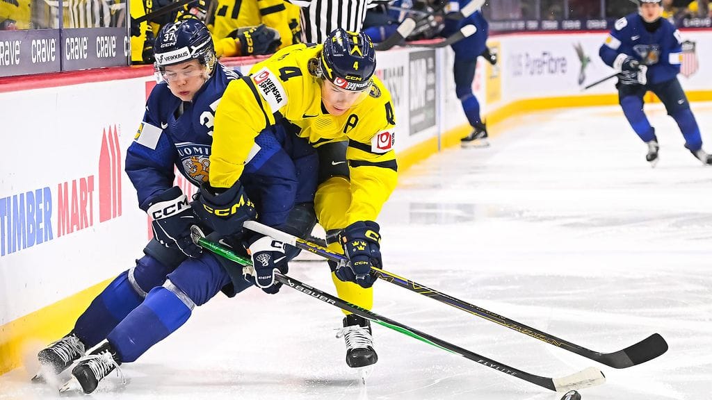 Leo Sahlin Wallenius (oik.) taisteli kiekosta Matias Vanhasta vastaan.