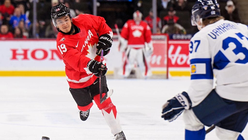 Kanadan Zayne Parekh iski voittoisassa pronssiottelussa Suomea vastaan tehopisteet 1+1.