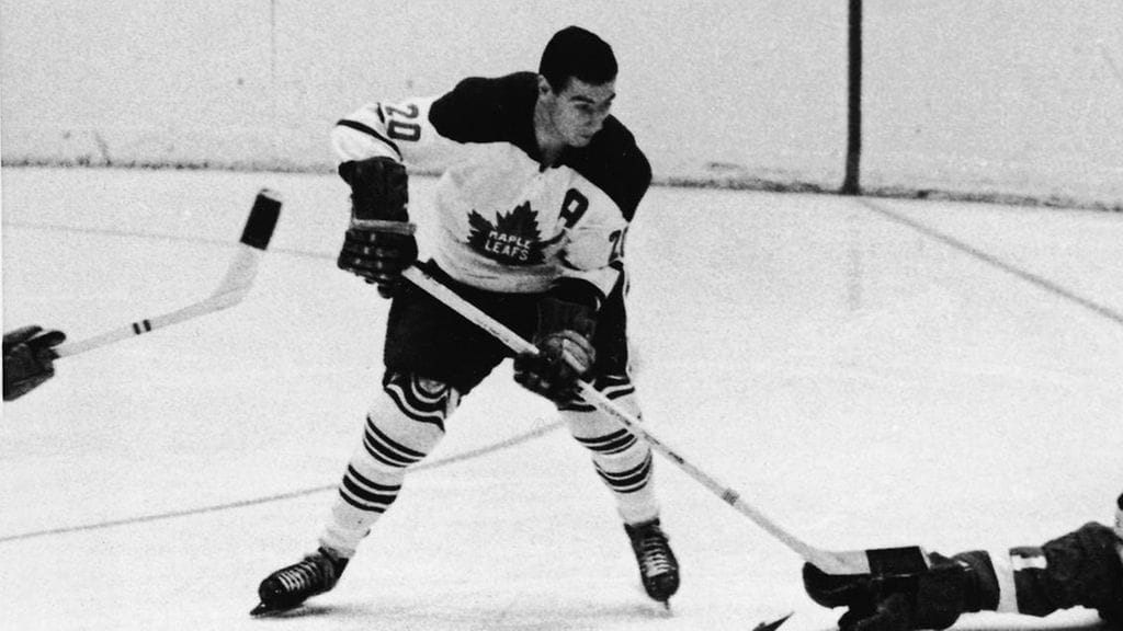 Bob Pulford NHL-jäällä vuonna 1963.