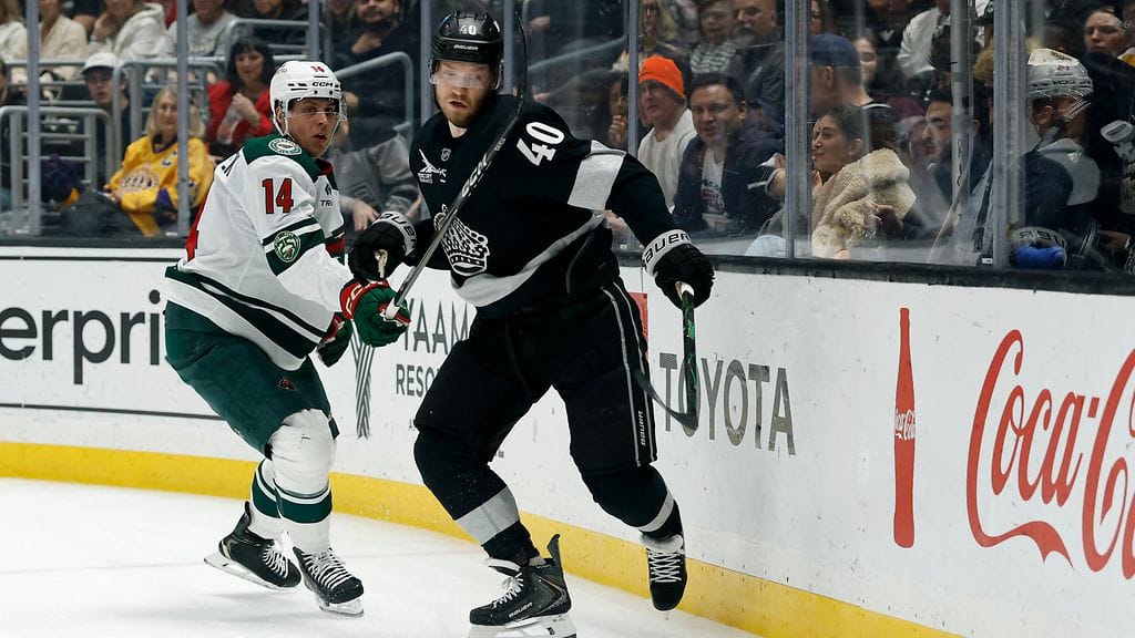 Los Angeles Kingsin Joel Armia (oik.) joutui jättämään ottelun kesken.