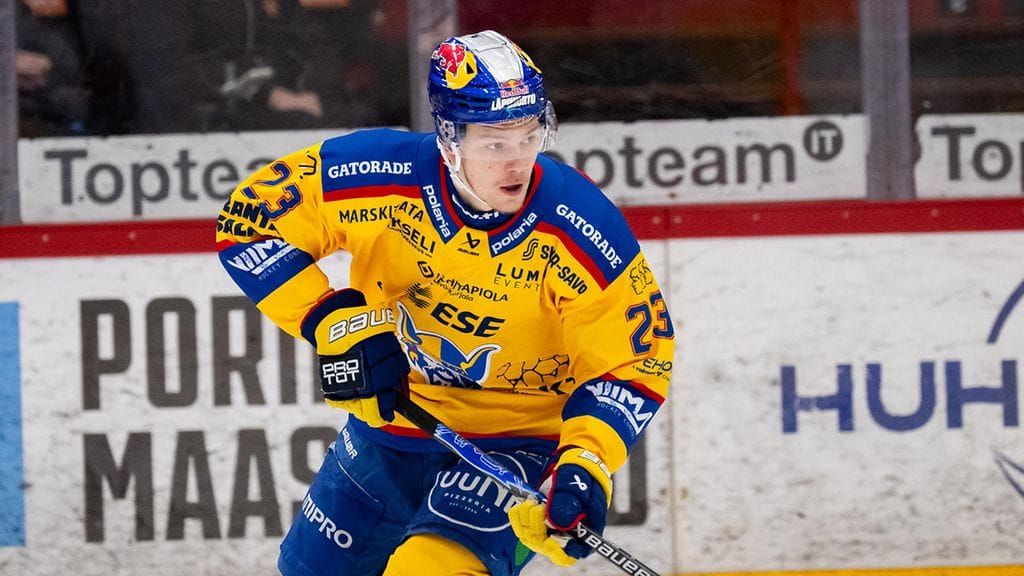 Jukurien nuori latvialaispuolustaja Alberts Smits pääsee pelaamaan olympiajääkiekkoa.