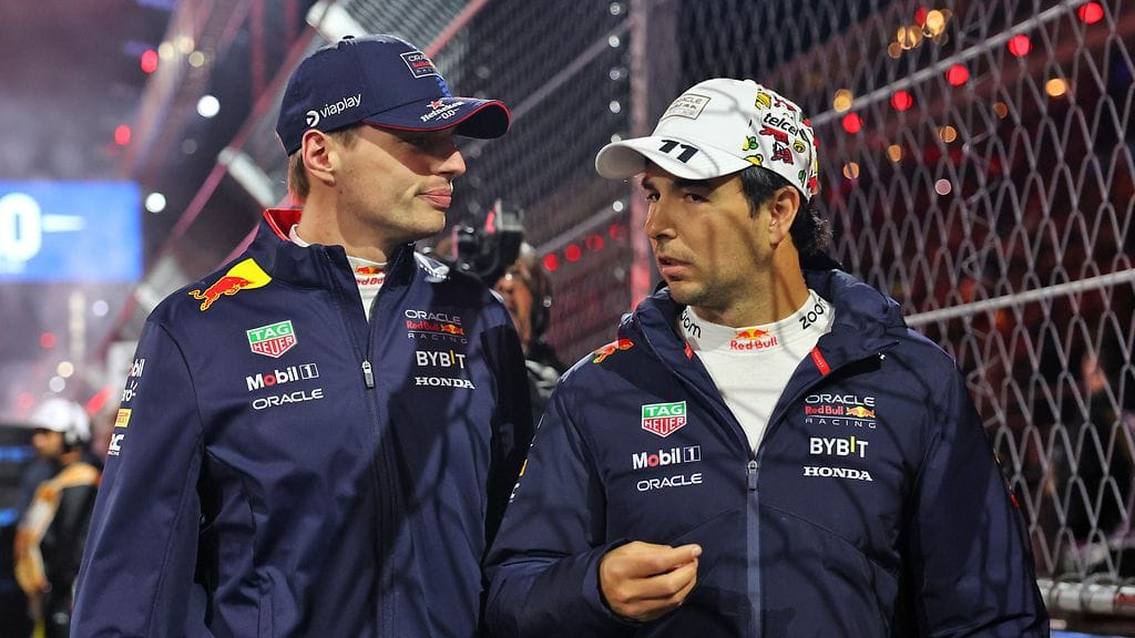 Sergio Perez (oik.) puhui suoraan ajastaan Max Verstappenin tallitoverina.