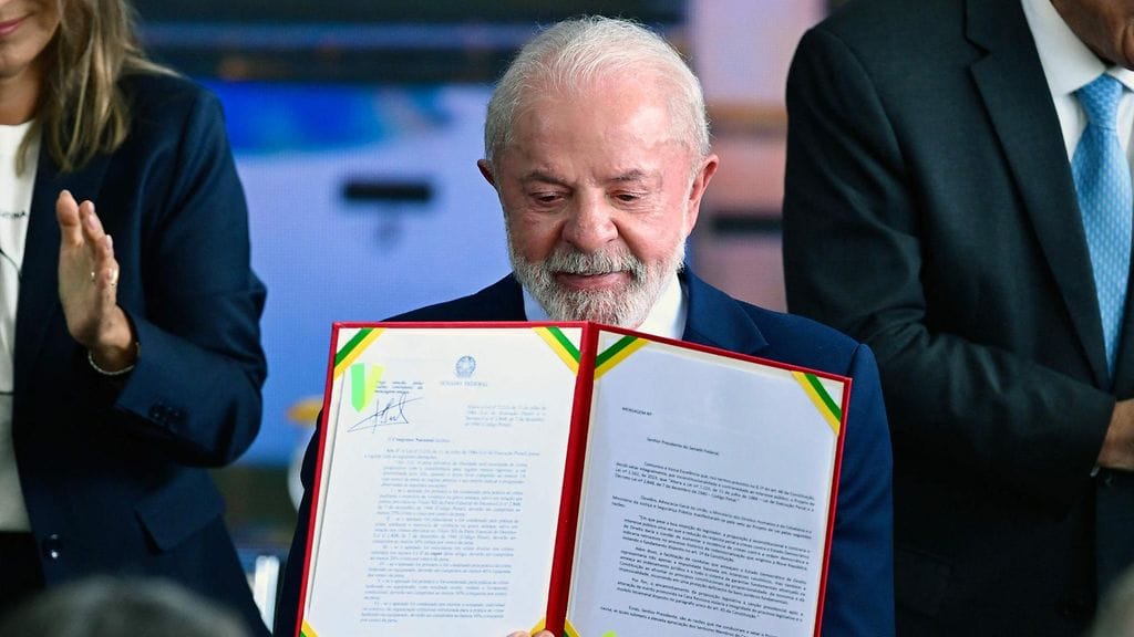 Brasilian presidentti Luiz Inacio Lula da Silva esitteli 8. tammikuuta veto-oikeuttaan laista, joka lieventää rangaistuksia vallankaappausyrityksestä tuomituille.