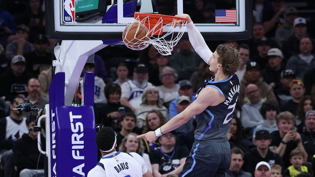 Lauri Markkanen heitti 33 pistettä yön NBA-kierroksella.